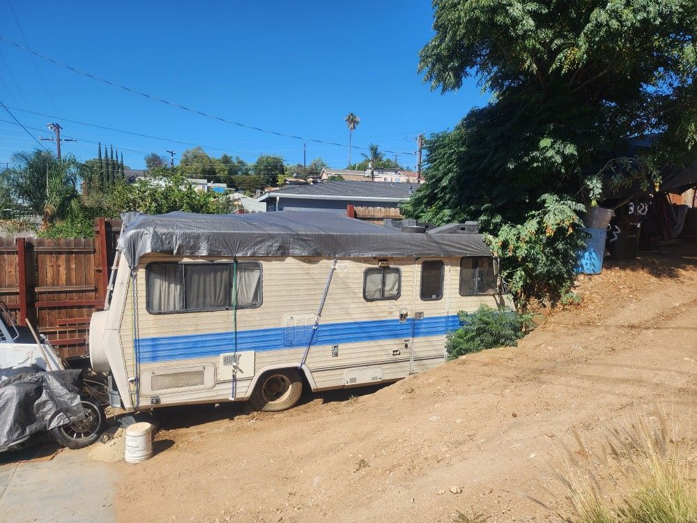 1984 Motorhome Winnerbago (Hablo Espanol) for Sale in Los Angeles, CA ...
