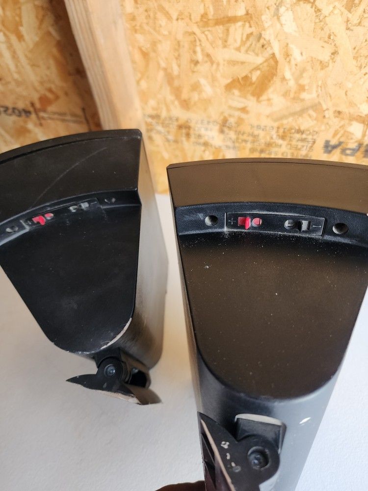 2 Speakers Bose/ Bocinas Bose