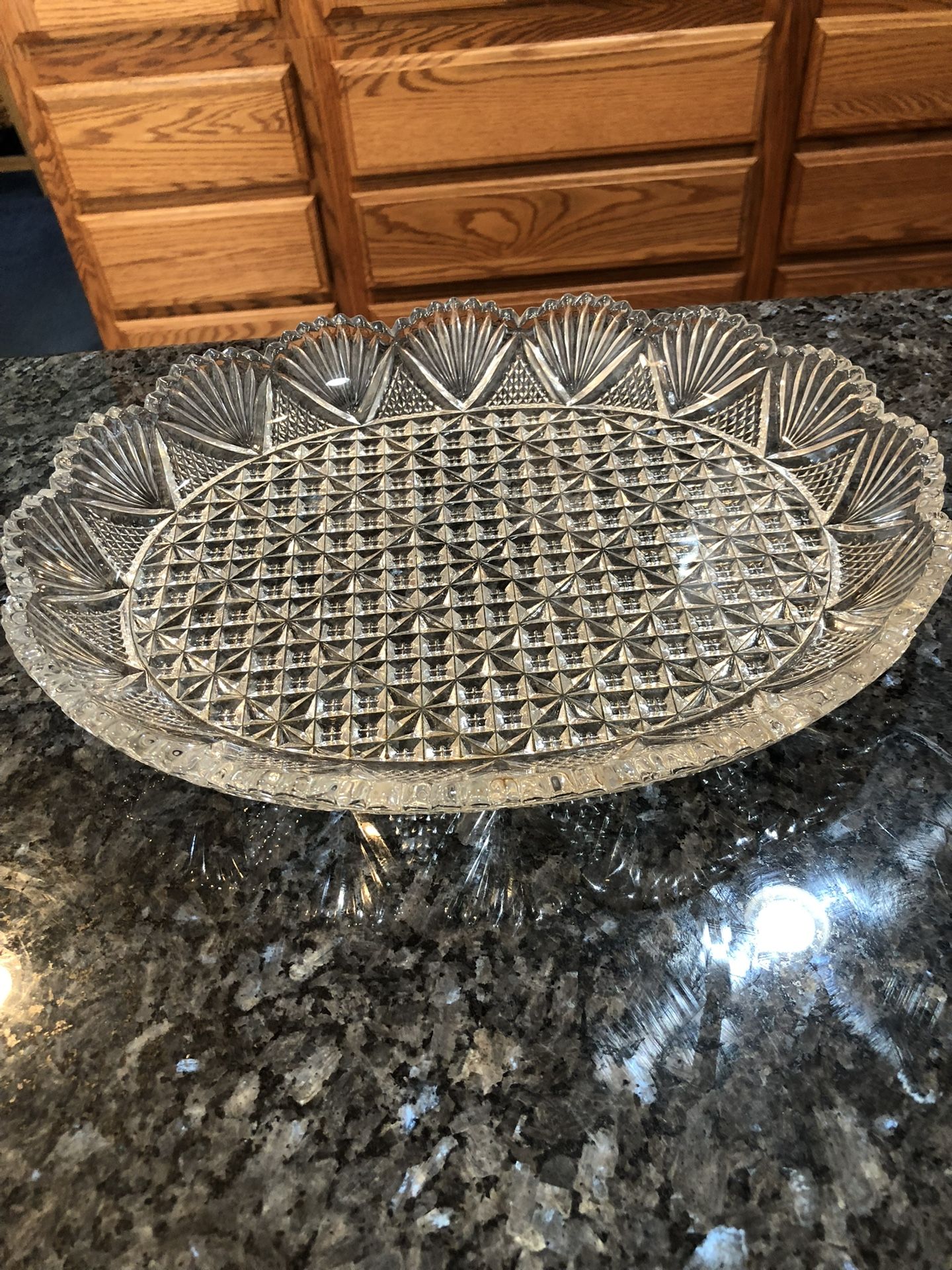 Beautiful Glass oval shaped serving tray with scalloped design around the top edging. Size 12 inches wide and 9 1/2 inches long. Color clear. Nice