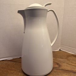 The Pampered Chef White Carafe Leifheit 1lt. Hot Cold Pitcher