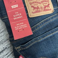 Woman Levi’s Jeans 