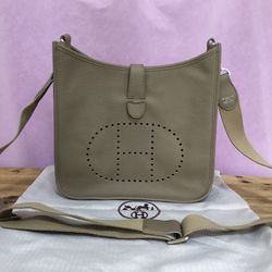 Women's Hermes Evelyn PM Etoupe Shoulder Bag Taurillon