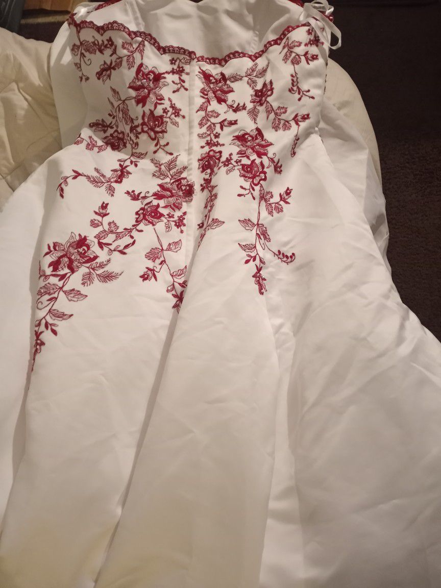 Beautiful David Bridal Wedding Gown 