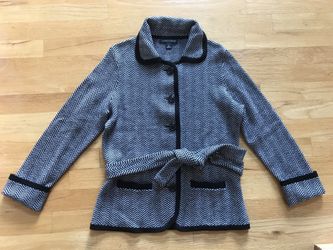 New Women’s Banana Republic Black and White Sweater - Size Small