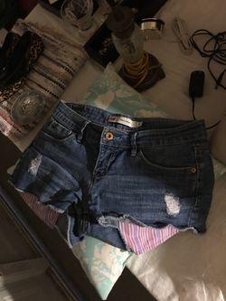 LEVIS SHORTS SIZE 7