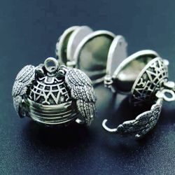 Vintage Expandable Photo Locket