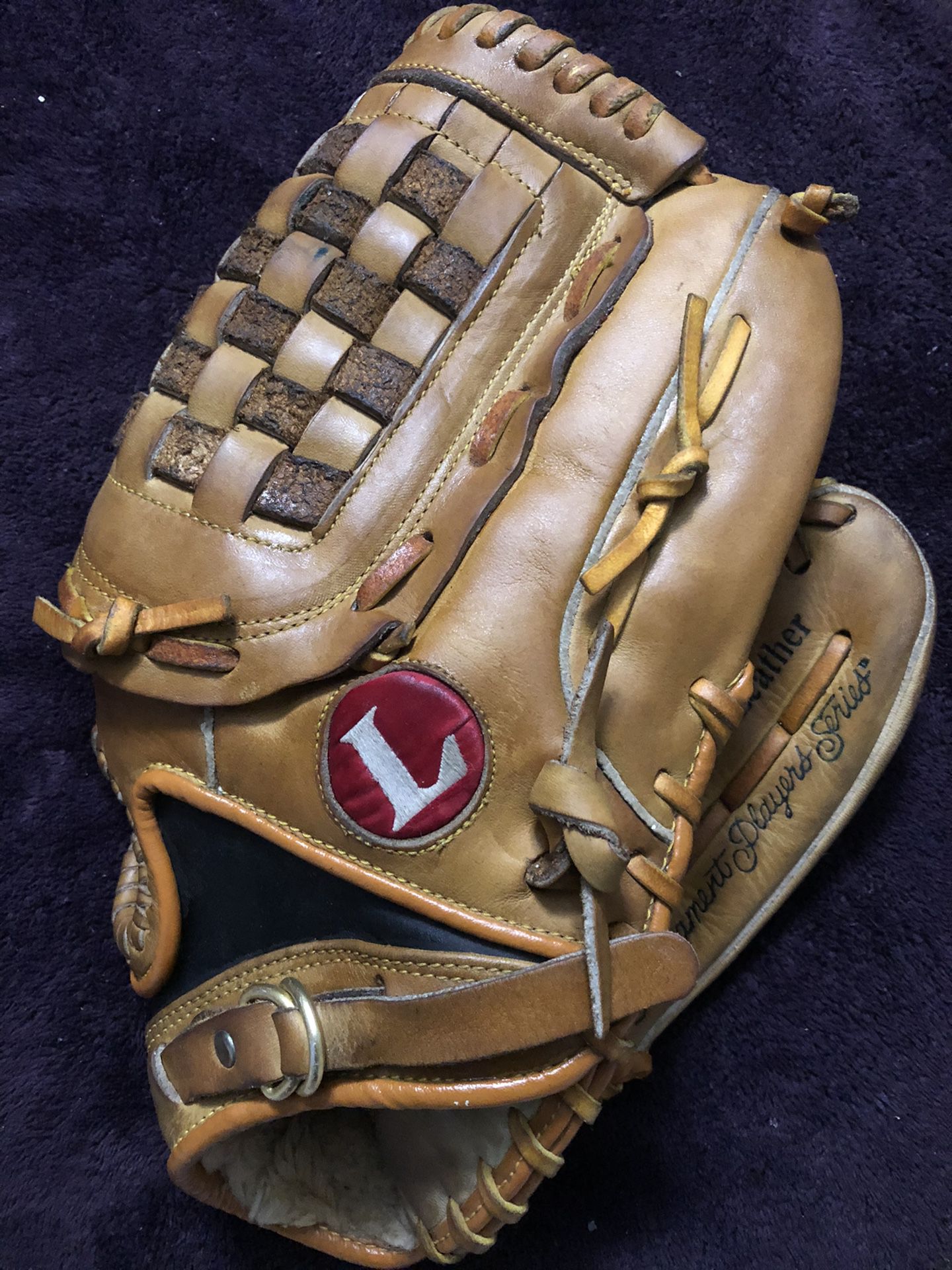 Louisville Slugger TPS Softball Glove