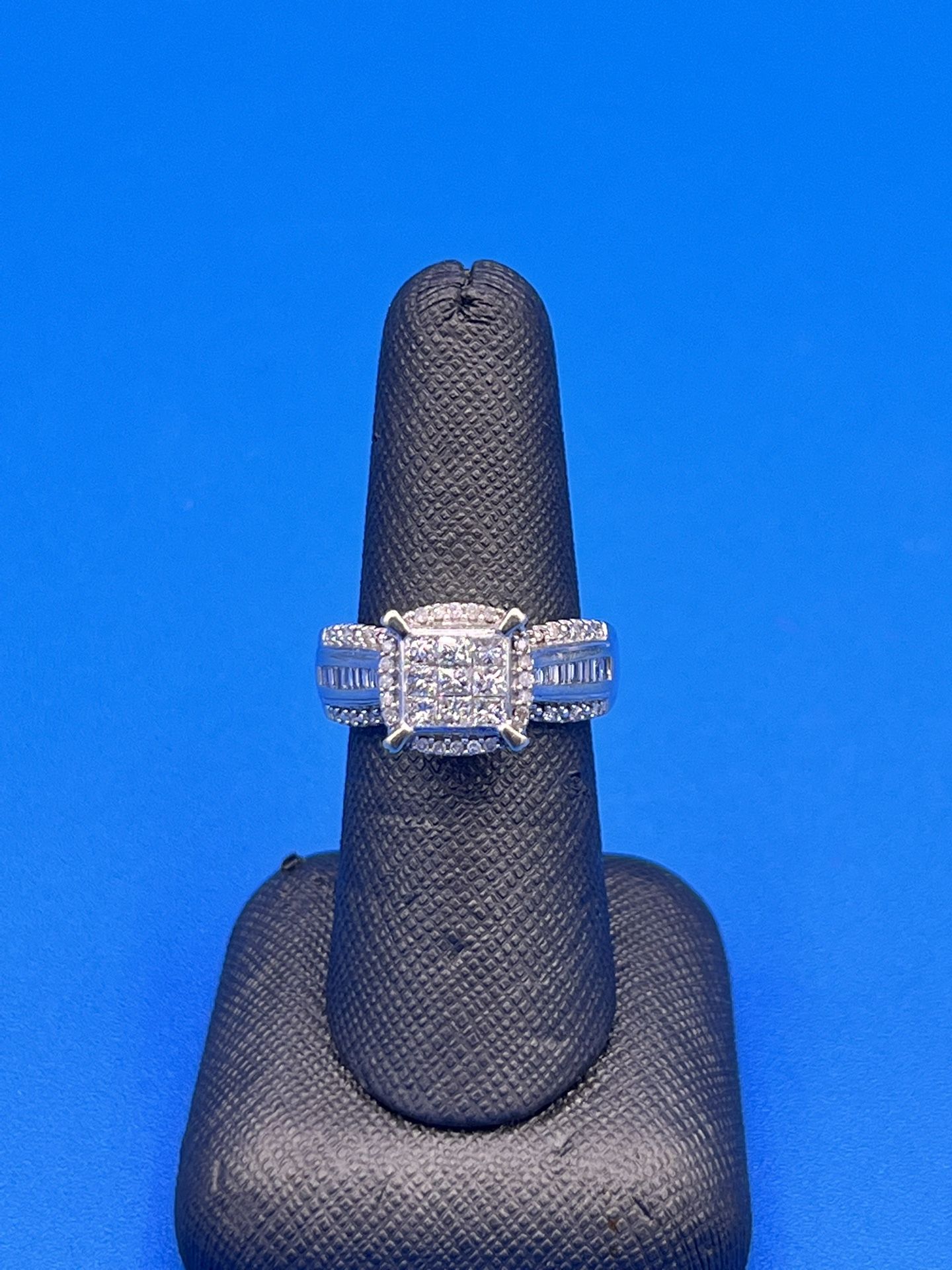 10k White Gold Cluster Ring