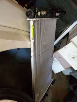  Radiador  Escalade  Tahoe Suburban Silverado Sierra Usado En Muy Buenas Condiciones 100$$