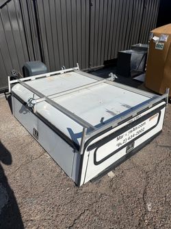 LEER DCC-MT3 Truck Cap Camper Shell