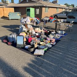 YARD SALE ON 1507 PARK ST❗️❗️