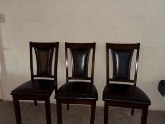 “Dining Table Set with 4 Chairs – Solid Condition, Sturdy & Clean