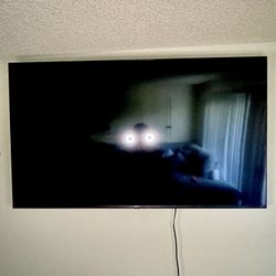 Hisense LED 58” RokuTV-Wall-Mount 