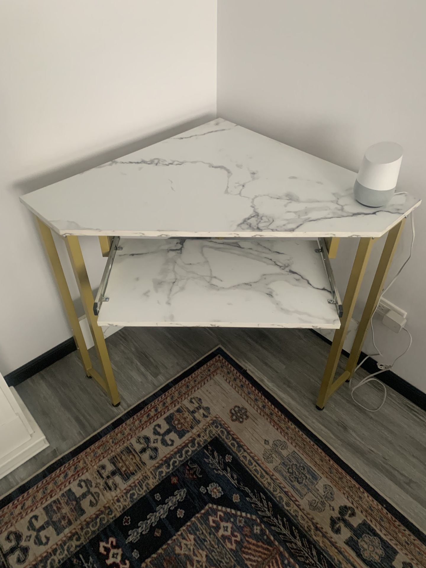 Corner desk