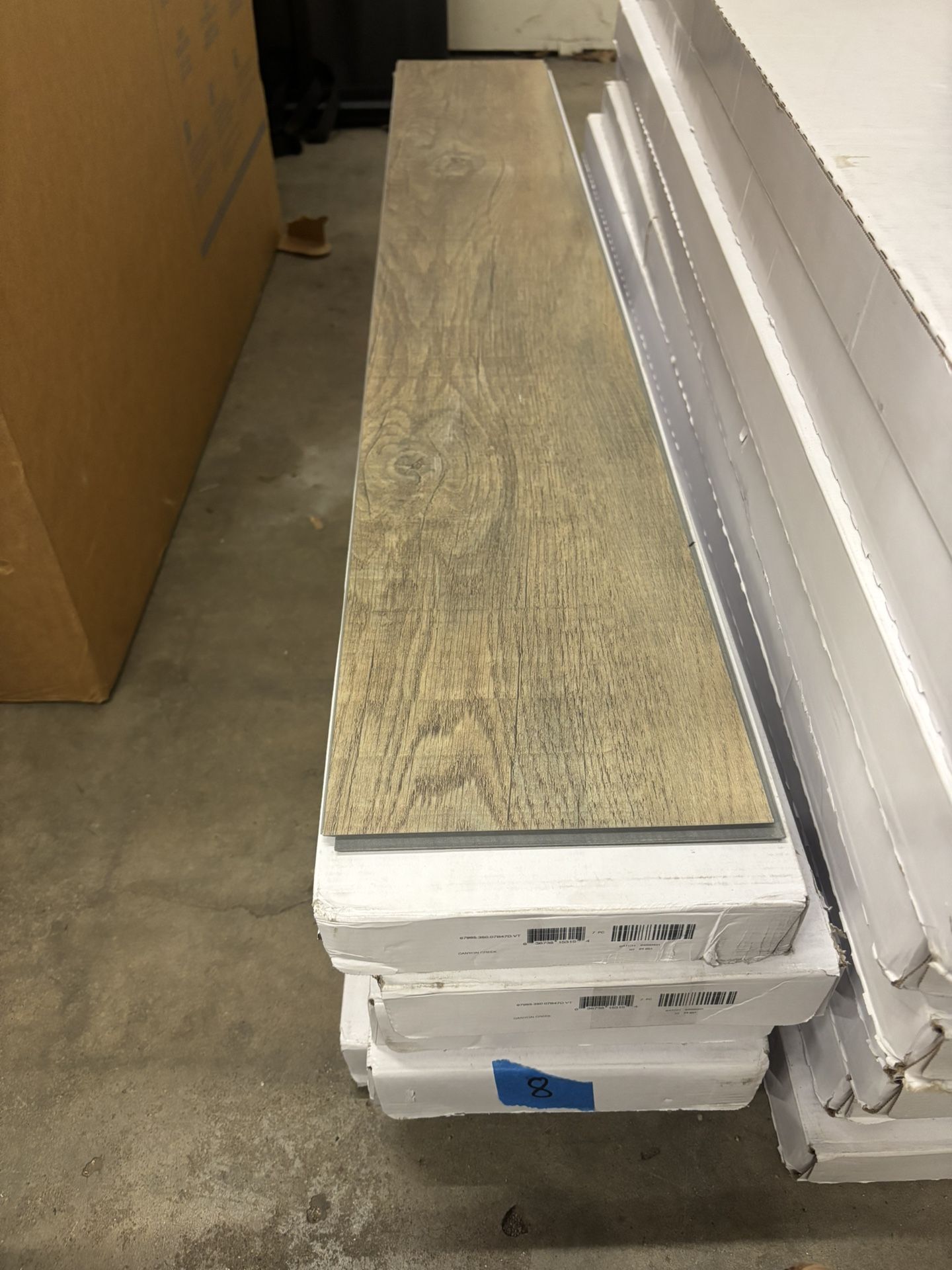 New 5 cases Waterproof Luxury Vinyl Plank Flooring (86 square feet)