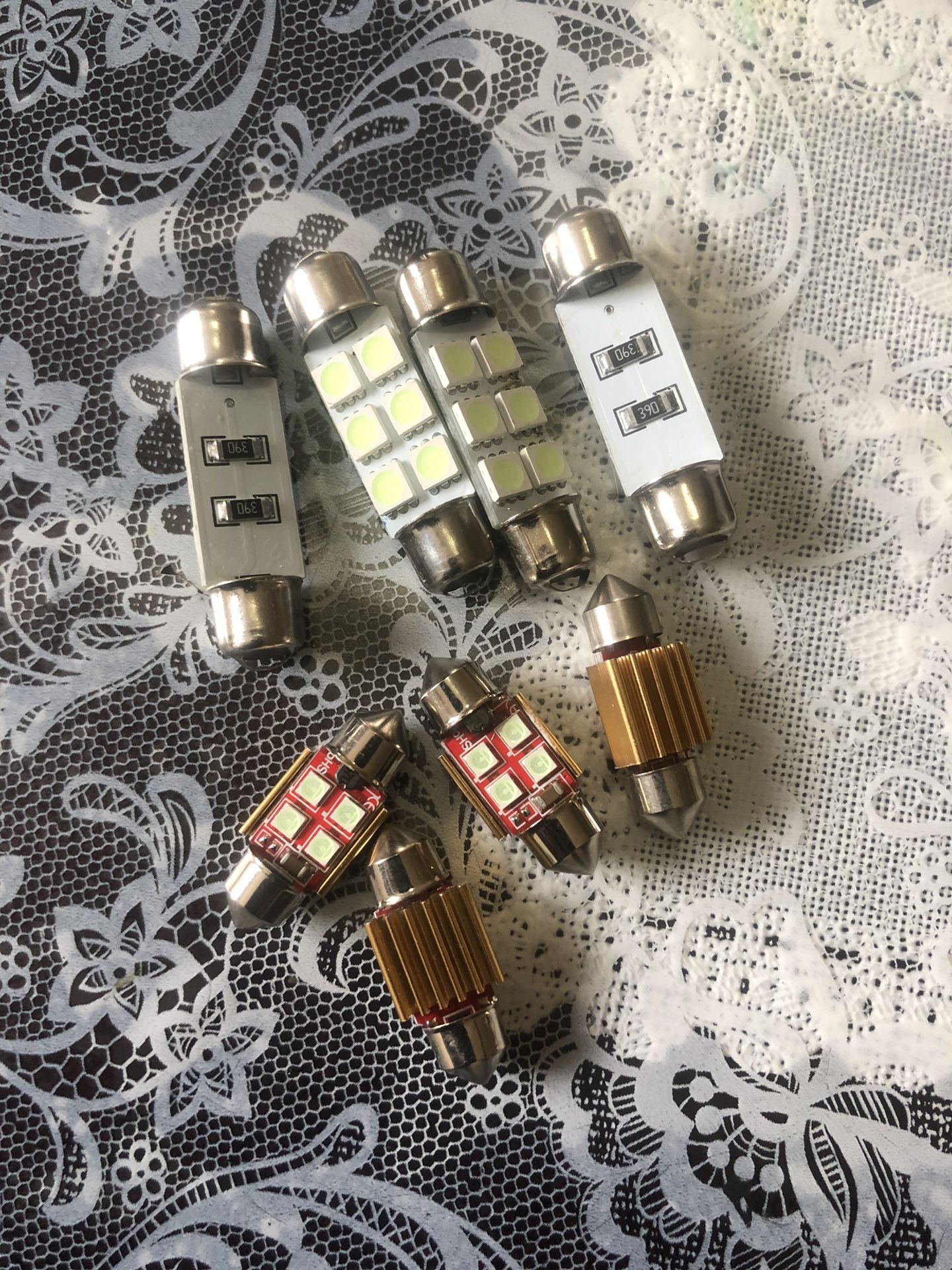 I sell car lights for the inside in good condition