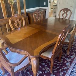 Total Dinning Set 8 Seater.