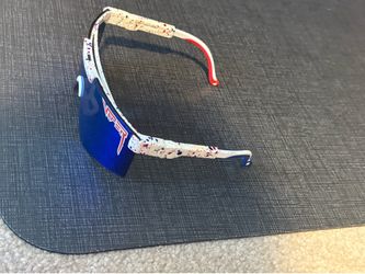 Red white and blue pit vipers