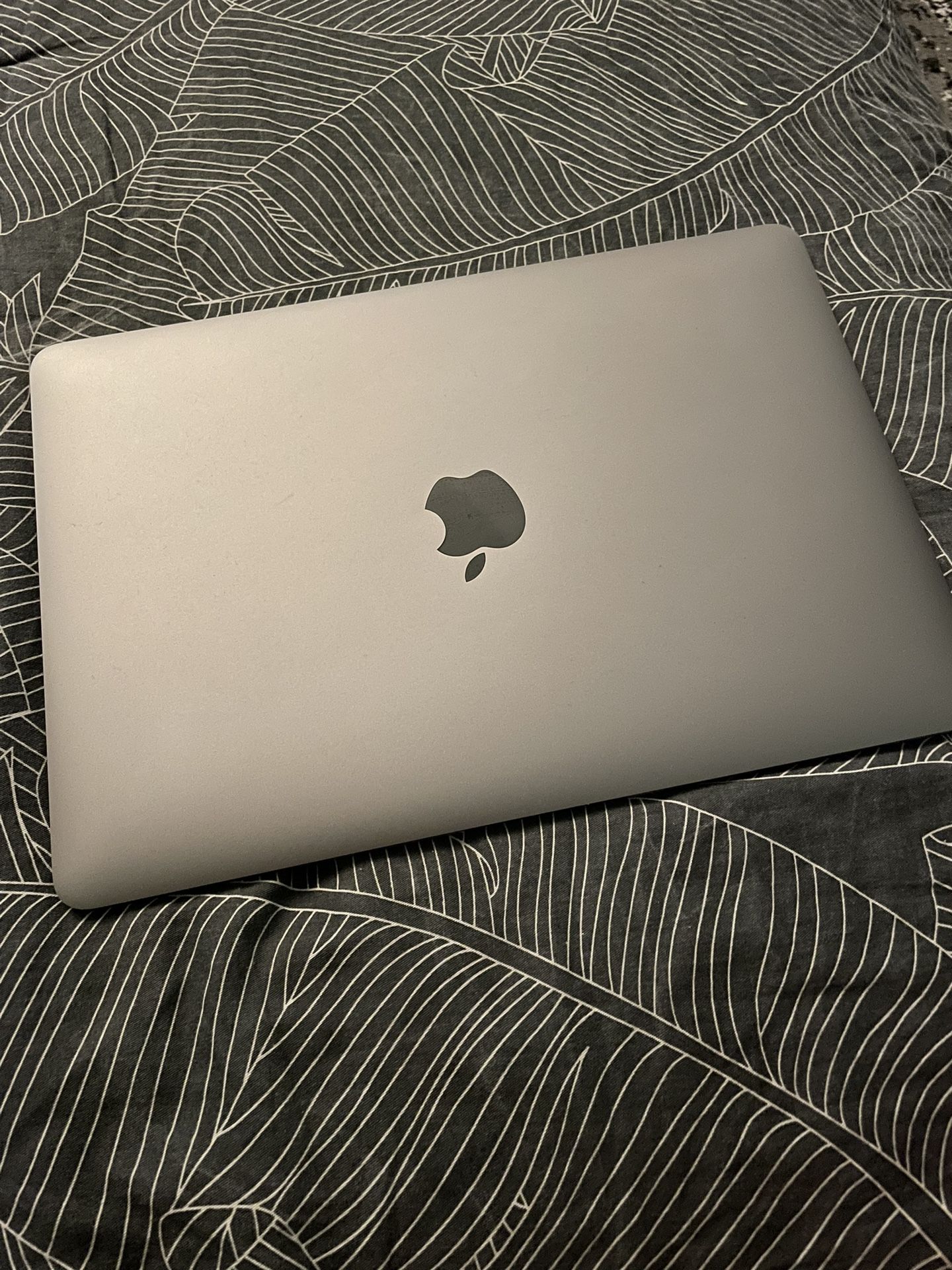 Apple MacBook 12in Laptop w/ Retina Display 1.2GHz Core M, (MJY42LL/A), 8GB Memory, 512GB Solid State Drive, Space Gray (Space Gray)
