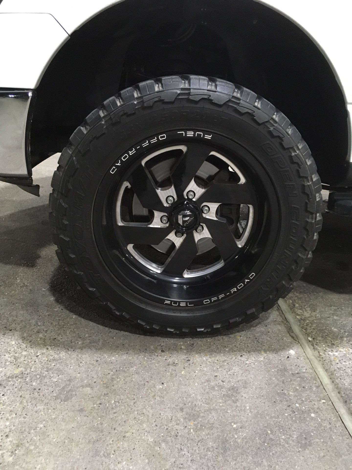 20x12.5 Fuel Off-Road 33x12.5x20 toyo open country. 