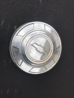 Chevy hub cap