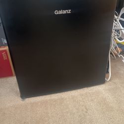 Mini Fridge Galanz 