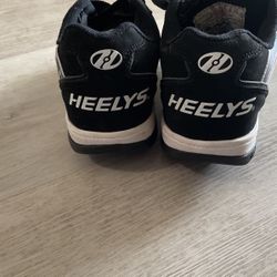 Boys Heelys Size 2