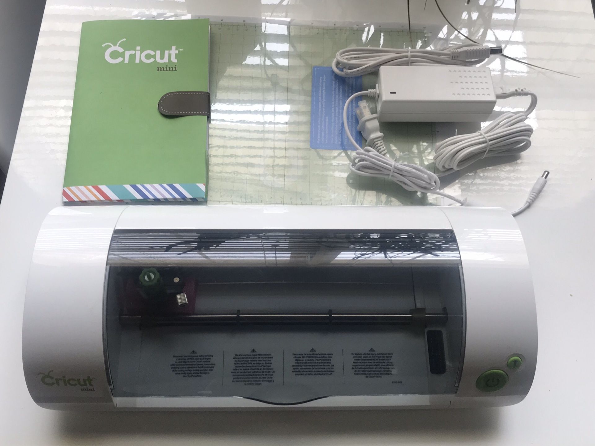 NEW cricut mini