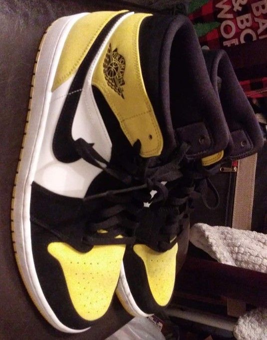 Black And Yellow Suede Jordan's Size 12