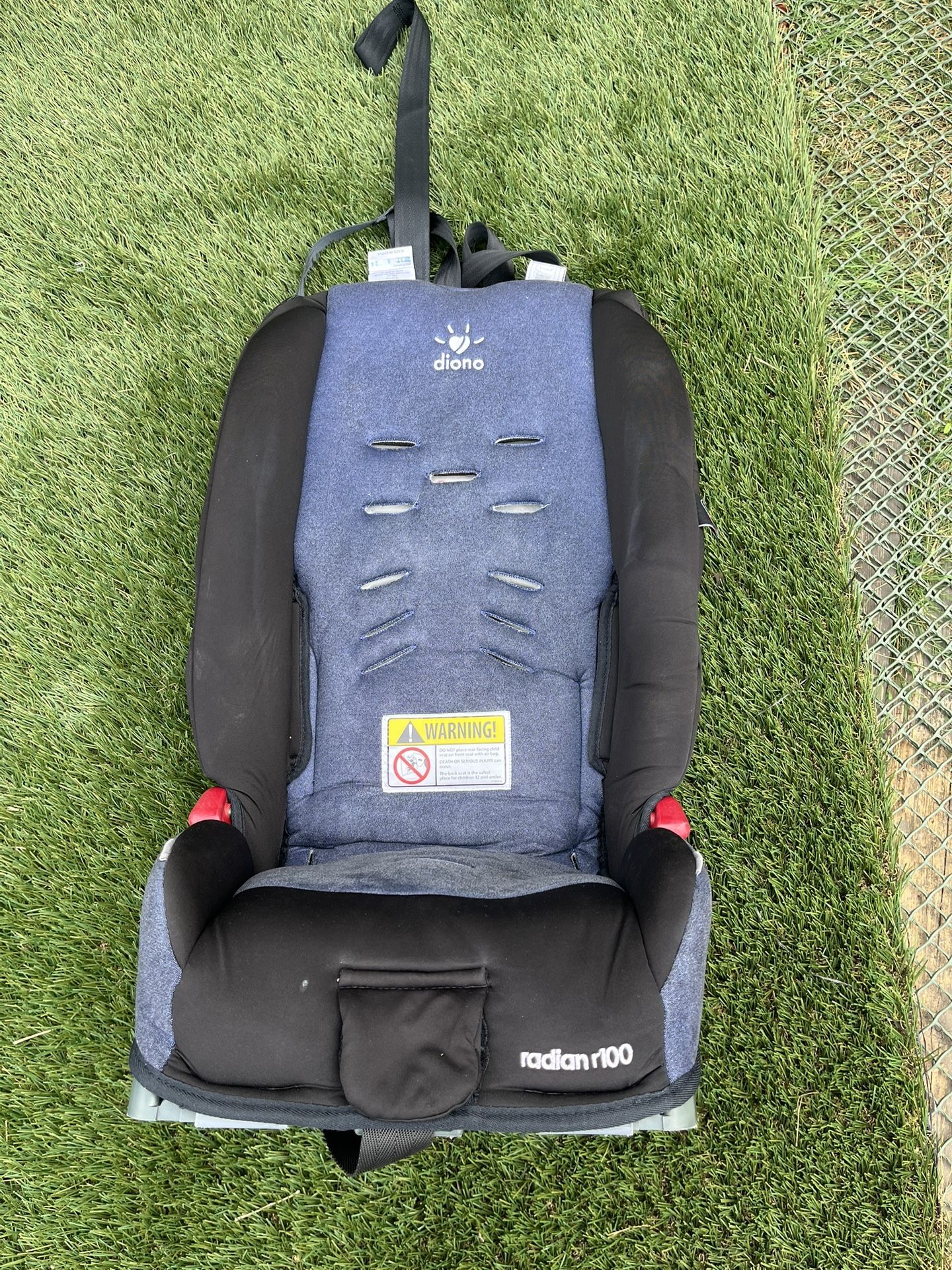 Diono booster seat (in Des Moines)