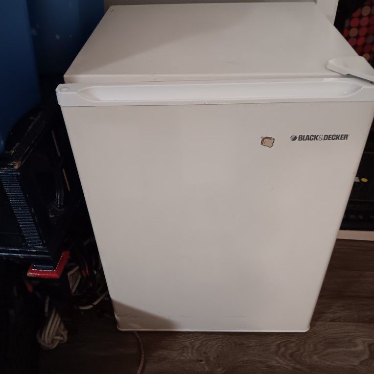 Black And Decker Mini Refrigerator for Sale in San Antonio, TX OfferUp