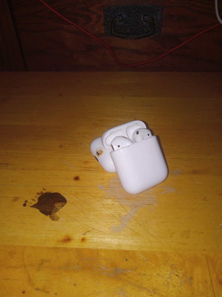 2nd Generation Apple Airpods