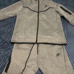 Nike Tech Fleece Gray