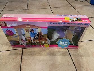 Barbie Horse Riding Stable Gift Set