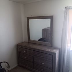 Dresser Set 