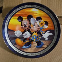 Bradford Exchange Mickey & Minnie Romantic Moments Moonlit Stroll Plate 