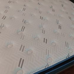 *Now Available!!!*---Hudson Bay Comfort Foam Queen/King Mattress Sets---From $799!!!---Delivery And Financing🤭