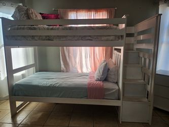 White Girls Bunk Bed/ Literas Blancas Twin