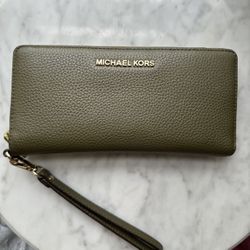 Michael Kors Leather Continental Wrist Wallet Green