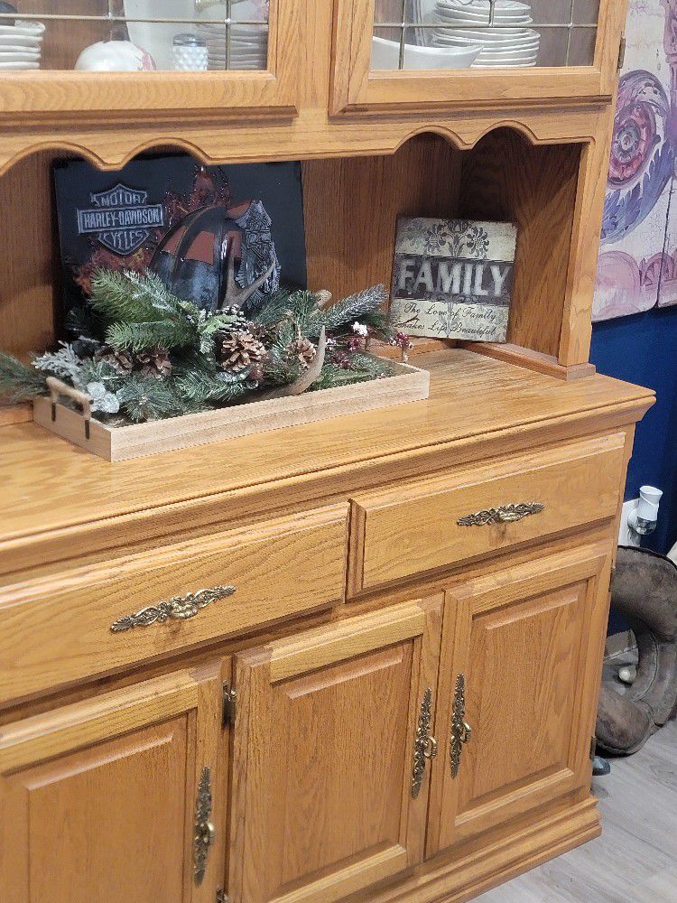 Bear Claw Table And Hutch