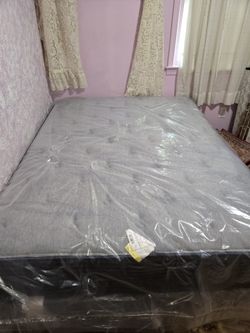 Serta Luxe Chamblee Queen Mattress & Box Spring