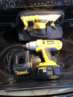 Dewalt 18v cordless impact wrench with battery and charger