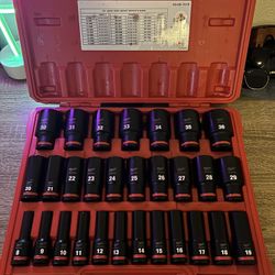 Milwaukee SHOCKWAVE 1/2 in. Drive Metric 6 Point Impact Socket Set (29-Piece)