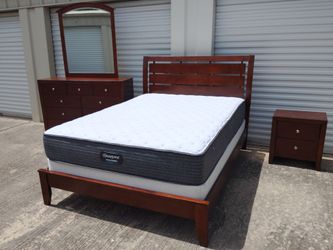 Queen 👑 size bed frame solid wood