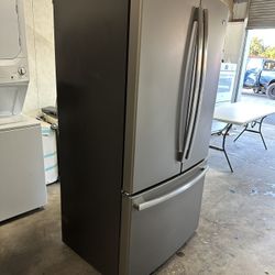 Near New GE counter depth Frenchdoor 21.3 ft.³ Water and ice inside can deliver Retail price $2900 23.1 cu. ft. French Door Refrigerator in Slate, Fin