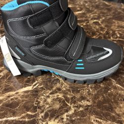 Brand New Men’s Sz 5 Snow Boots