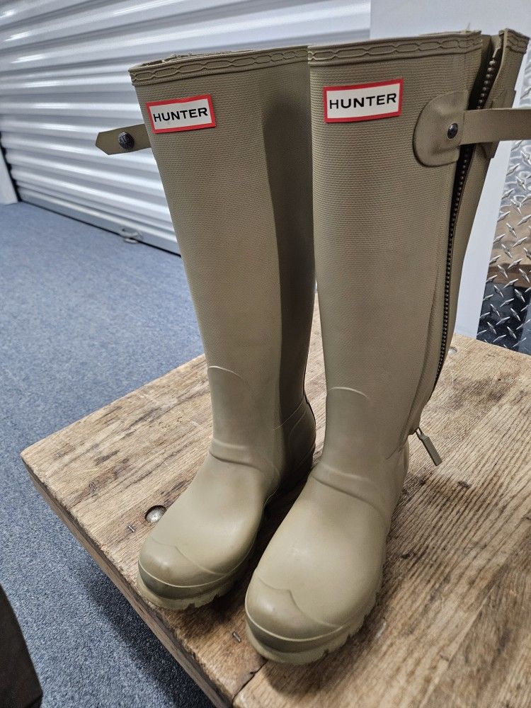 Hunter boots....womens size 6