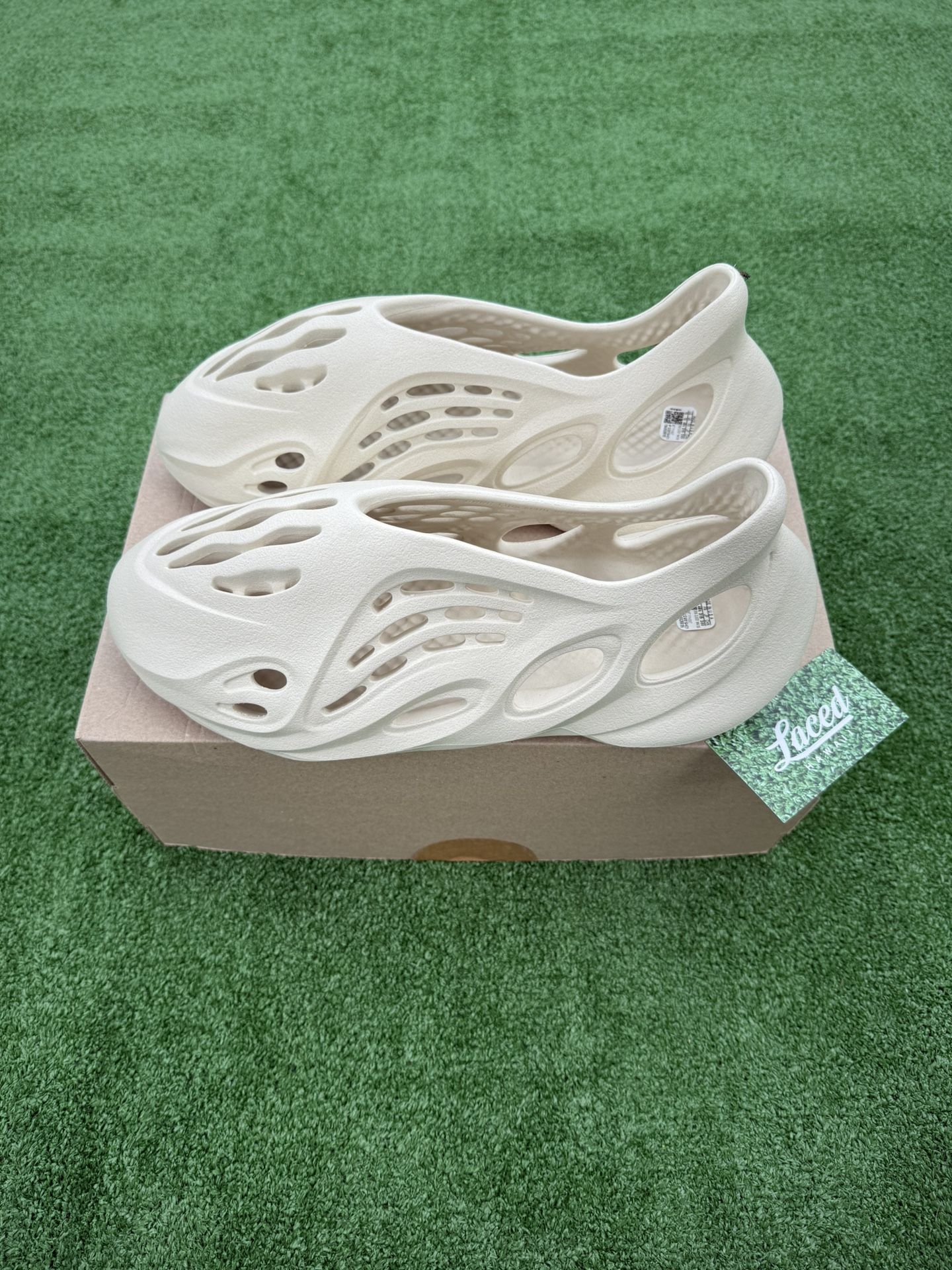 DS Adidas Yeezy Foam Runner Sand