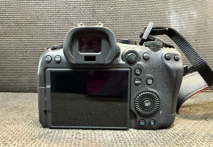 Canon EOS R6 Mark II 24.2 MP Digital Camera- Black (Body Only) w/ USB-C Wire