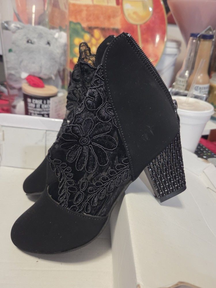 New Black Heels For Sale